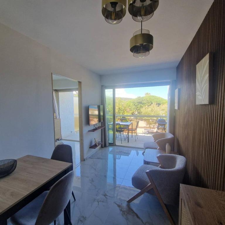 Charmant appartement à Cavalaire-sur-Mer avec terrasse - FR-1-100-354 - Appartement - 5
