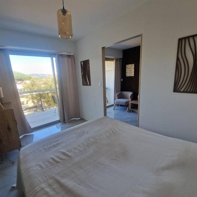 Charmant appartement à Cavalaire-sur-Mer avec terrasse - FR-1-100-354 - Appartement - 11