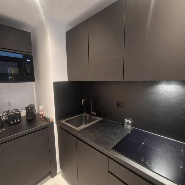 Charmant appartement à Cavalaire-sur-Mer avec terrasse - FR-1-100-354 - Appartement - 13