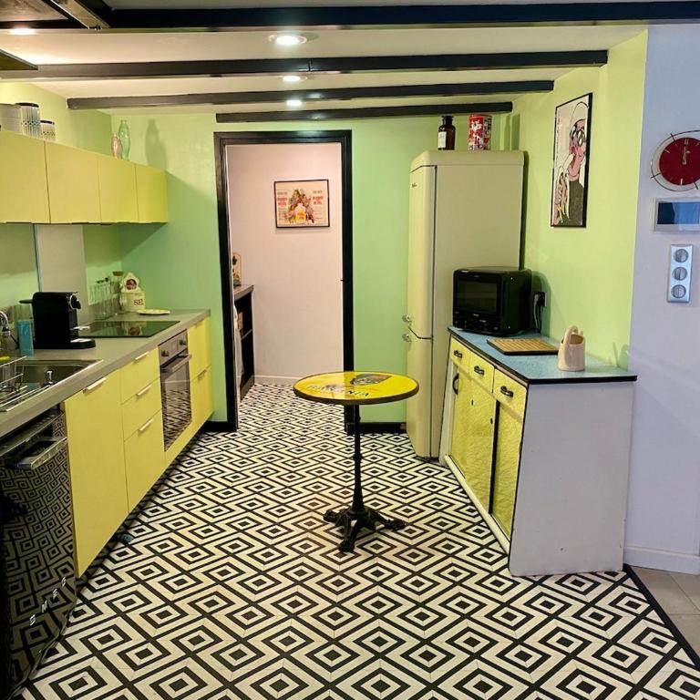 Atypical 5-person house with patio, downtown, air-conditioning - Maison 3 Chambres - 25