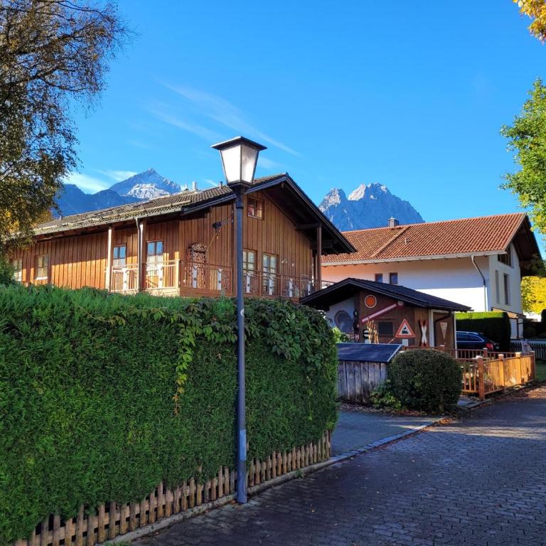 ALPINESTAY #1 - Apartment für 6 - Bergblick, Balkon, Kamin, Kino, Yoga, Parkplatz - Apartment mit 2 Schlafzimmern - 4