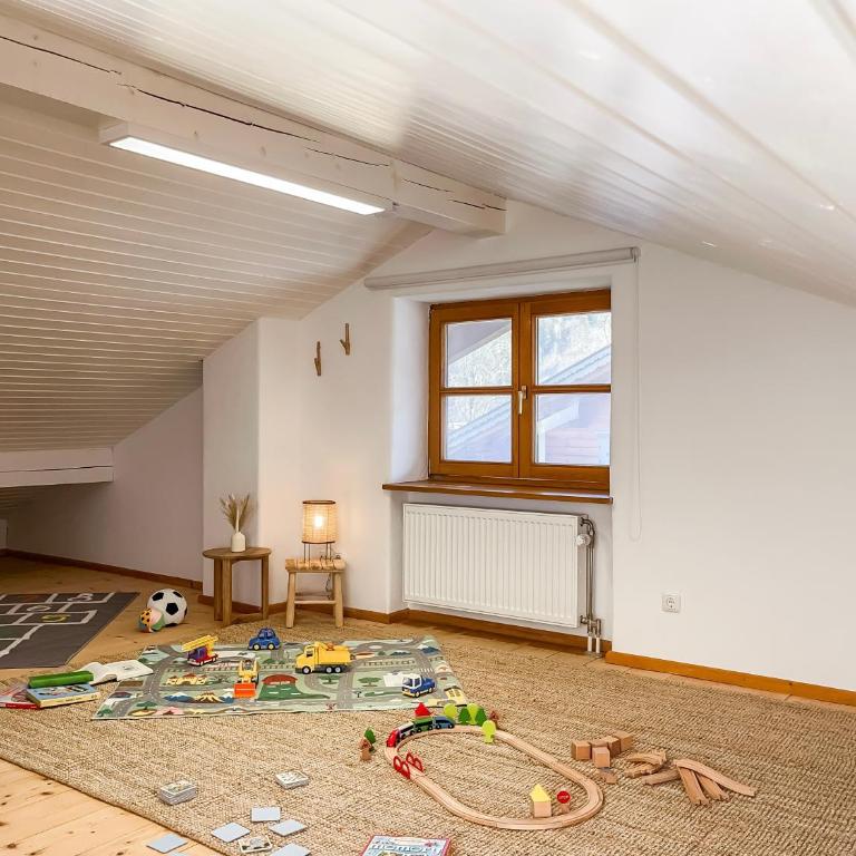 ALPINESTAY #1 - Apartment für 6 - Bergblick, Balkon, Kamin, Kino, Yoga, Parkplatz - Apartment mit 2 Schlafzimmern - 7