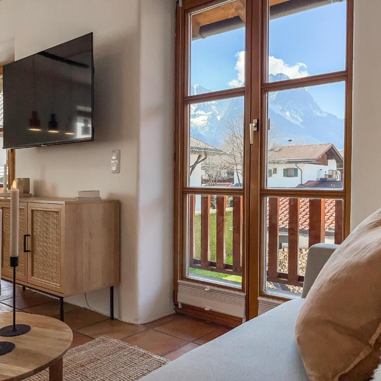 ALPINESTAY #1 - Apartment für 6 - Bergblick, Balkon, Kamin, Kino, Yoga, Parkplatz - Apartment mit 2 Schlafzimmern - 9