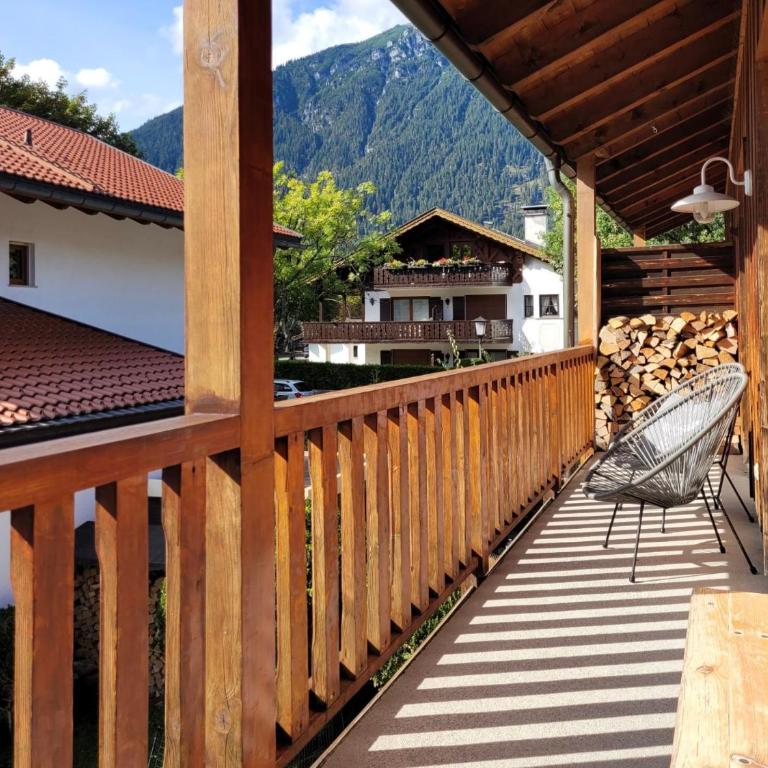 ALPINESTAY #1 - Apartment für 6 - Bergblick, Balkon, Kamin, Kino, Yoga, Parkplatz - Apartment mit 2 Schlafzimmern - 19