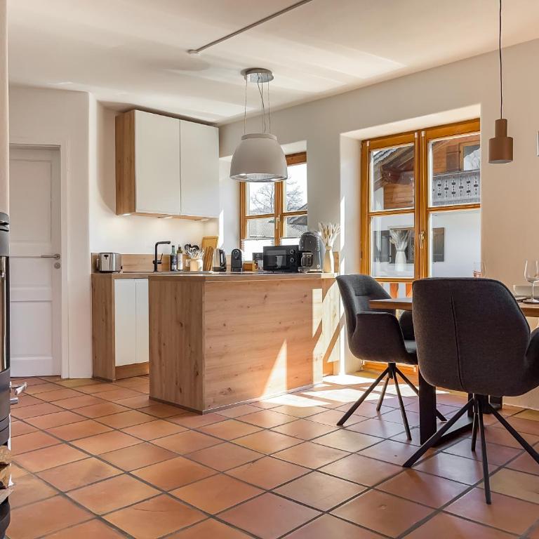 ALPINESTAY #1 - Apartment für 6 - Bergblick, Balkon, Kamin, Kino, Yoga, Parkplatz - Apartment mit 2 Schlafzimmern - 22