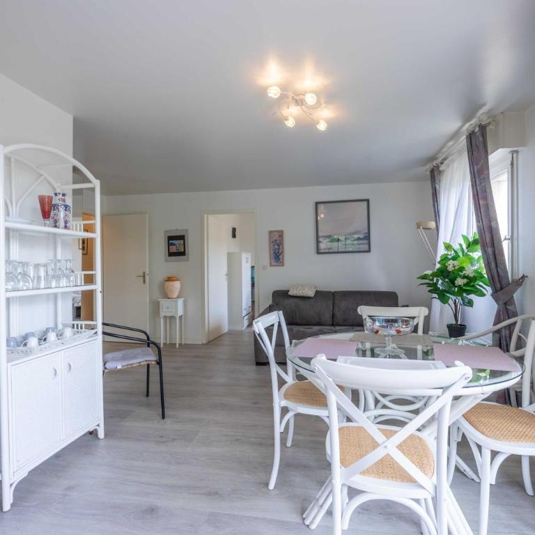 Apartment with parking and balcony near the beach - Two-Bedroom Apartment - 1