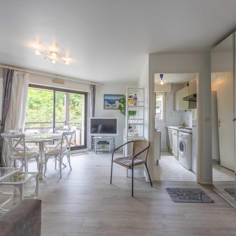 Apartment with parking and balcony near the beach - Two-Bedroom Apartment - 9