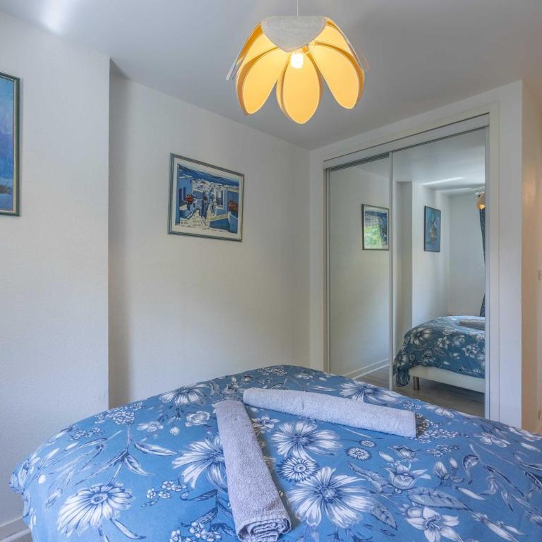 Apartment with parking and balcony near the beach - Two-Bedroom Apartment - 10