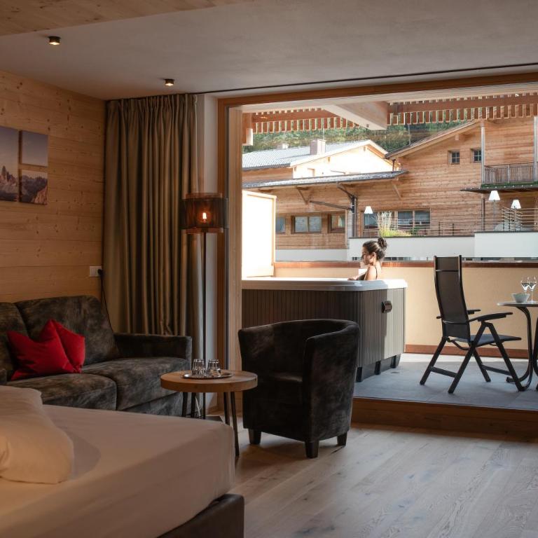 Alpine Nature Hotel Stoll - Suite Deluxe con Vasca Idromassaggio - 3