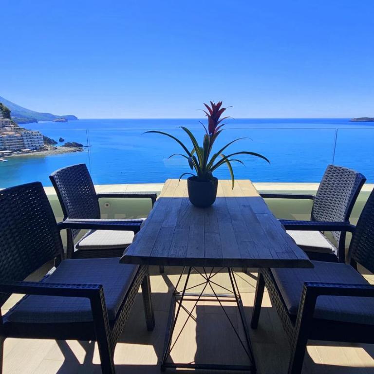 Royalis Suites Rafailovici - Beachfront Sea View Apartments - Superior Suite with Sea View - 1