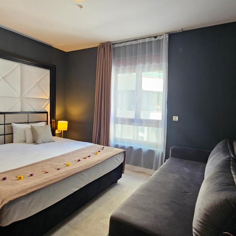 Royalis Suites Rafailovici - Beachfront Sea View Apartments - Two-Bedroom Apartment with Balcony and Sea View - 13
