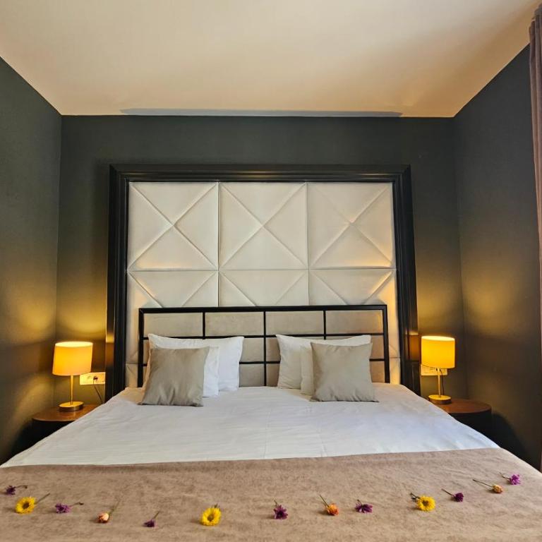 Royalis Suites Rafailovici - Beachfront Sea View Apartments - Two-Bedroom Apartment with Balcony and Sea View - 12