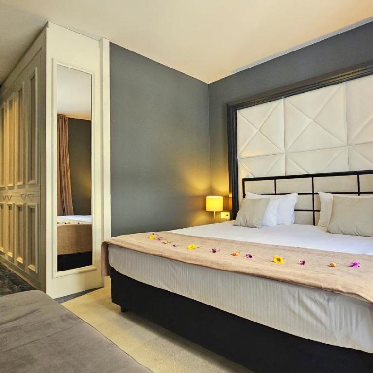 Royalis Suites Rafailovici - Beachfront Sea View Apartments - Two-Bedroom Apartment with Balcony and Sea View - 9