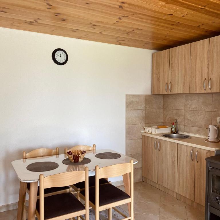 Holiday Home Apartman Aco - Two-Bedroom Apartment with Mountain View - 8