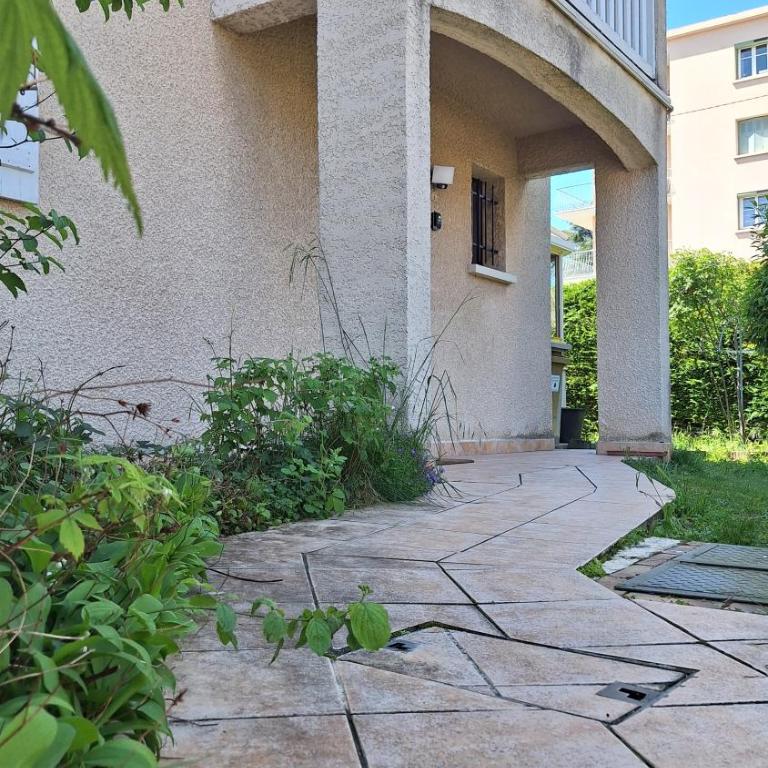 Grand Duplex Centre-Proche Gare & Axe Routier - Deluxe Apartment - 26