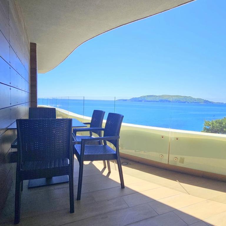 Royalis Suites Rafailovici - Beachfront Sea View Apartments - King Two-Bedroom Suite with Sea View - 8