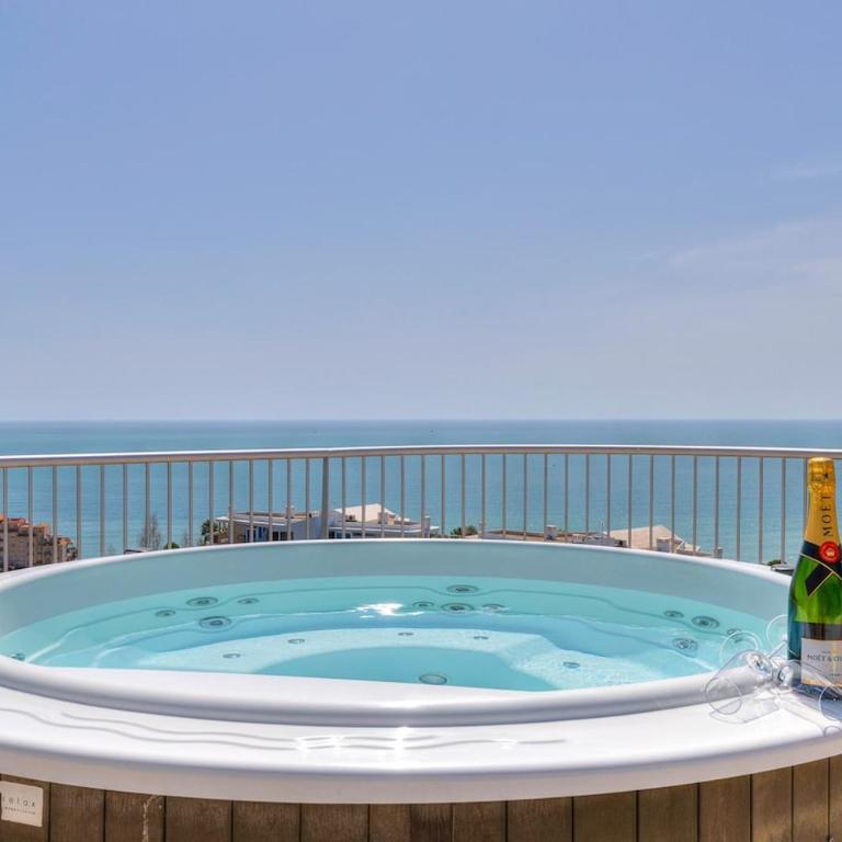 Spectacular penthouse - Top view - Two-Bedroom Apartment - 32