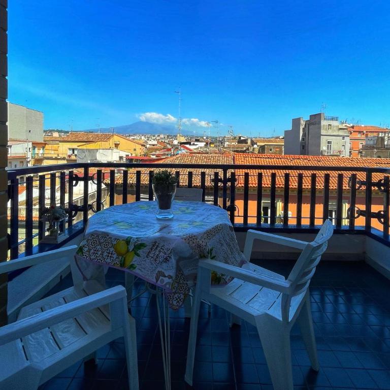 StesicoROOM - Appartamento con 2 Camere da Letto e con Vista Montagna - 3
