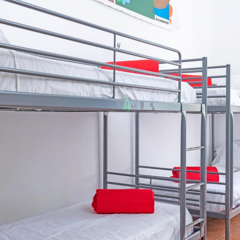 A Casa di Amici - Posto Letto in Dormitorio Misto con 4 Letti - 8