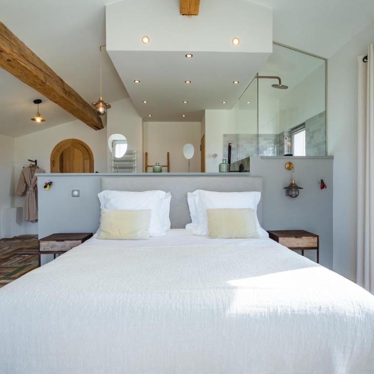 Mas du Couvin, maison d'hôtes en Camargue - Camera Matrimoniale Deluxe con Balcone - 4