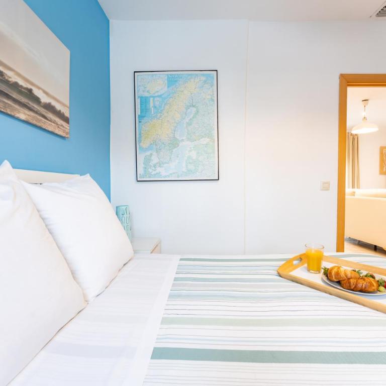 Amazing City Center Apartment - Three-Bedroom Apartment - 21