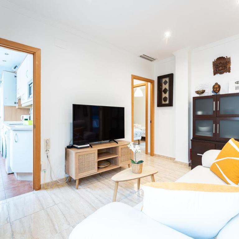 Amazing City Center Apartment - Three-Bedroom Apartment - 11
