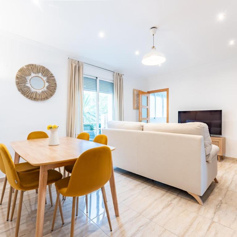 Amazing City Center Apartment - Three-Bedroom Apartment - 6