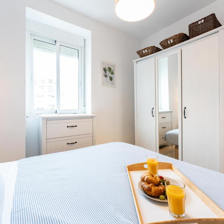 Amazing City Center Apartment - Three-Bedroom Apartment - 2