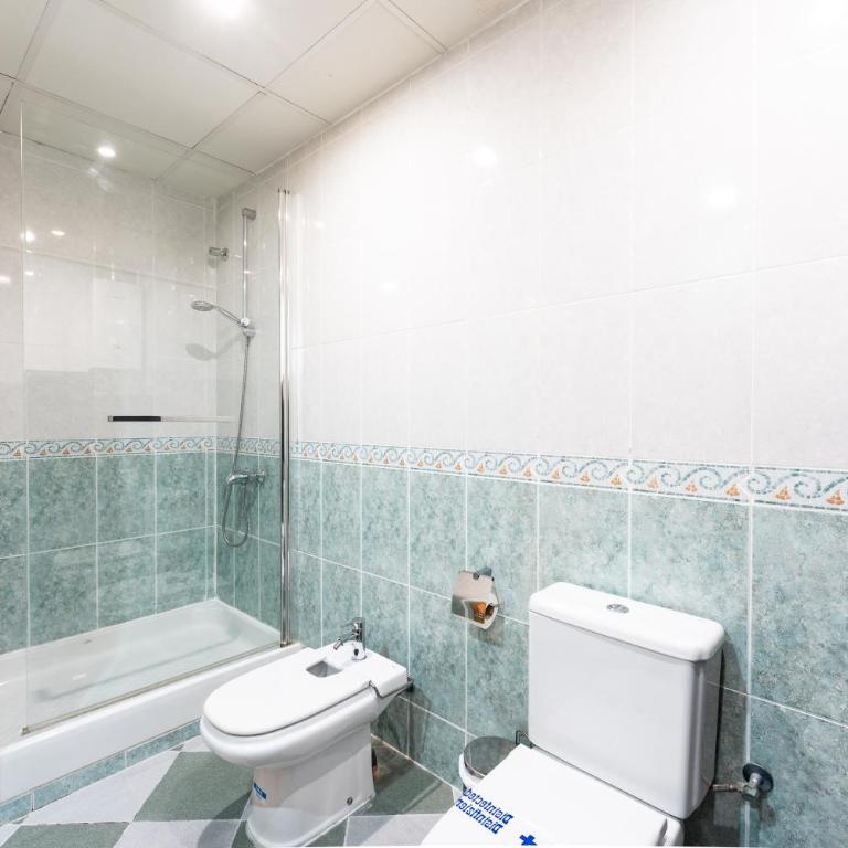 Amazing City Center Apartment - Three-Bedroom Apartment - 27