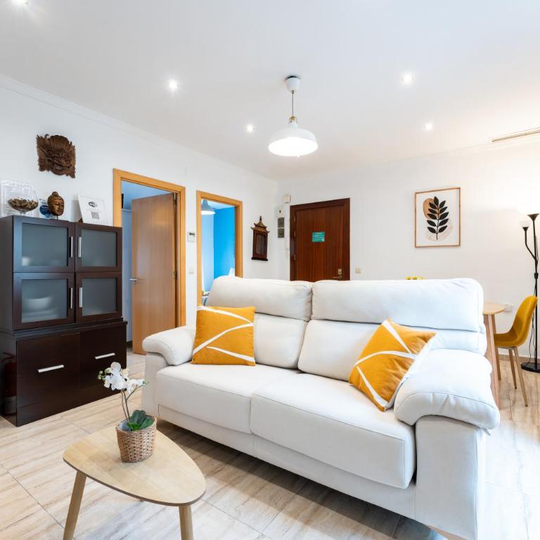 Amazing City Center Apartment - Three-Bedroom Apartment - 10