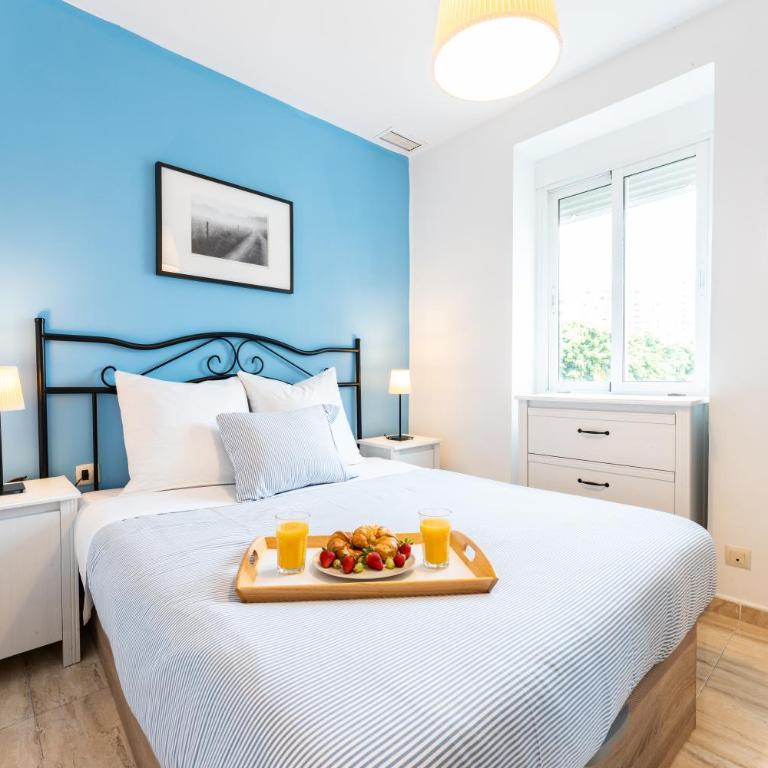 Amazing City Center Apartment - Three-Bedroom Apartment - 1