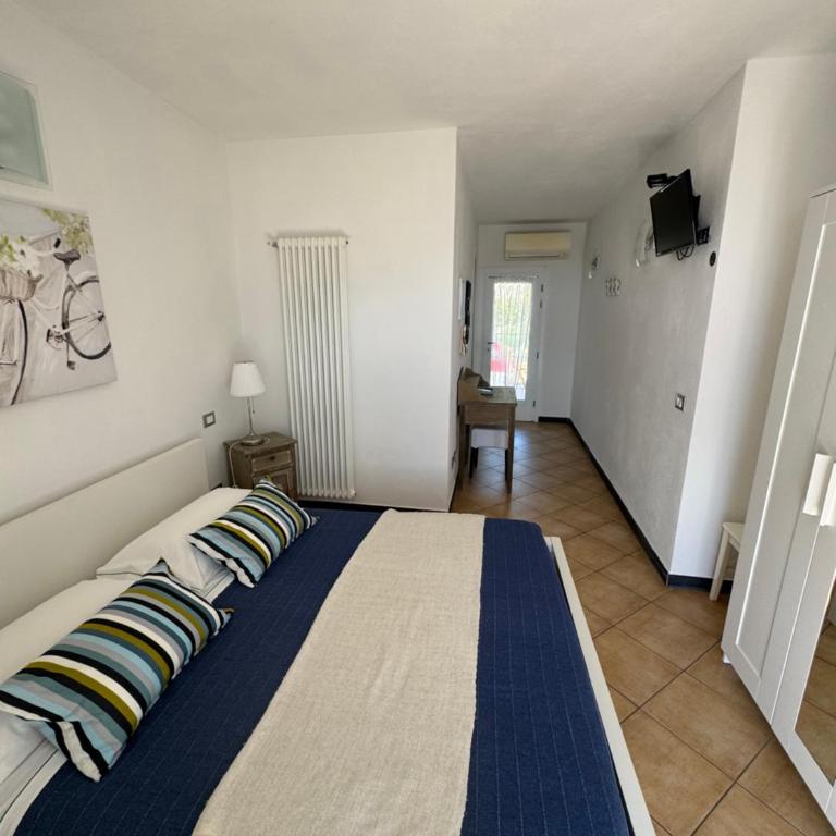Affittacamere PZ - Camera Matrimoniale con Balcone e Vista Mare - 11
