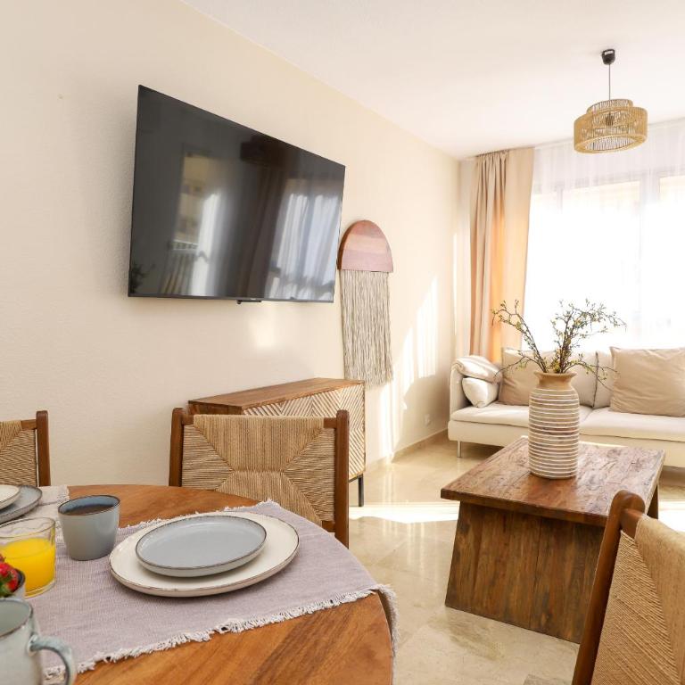 Camelia 3bed apartment - Fuengirola centre, 250m beach - Apartamento de 3 dormitorios con balcón - 1