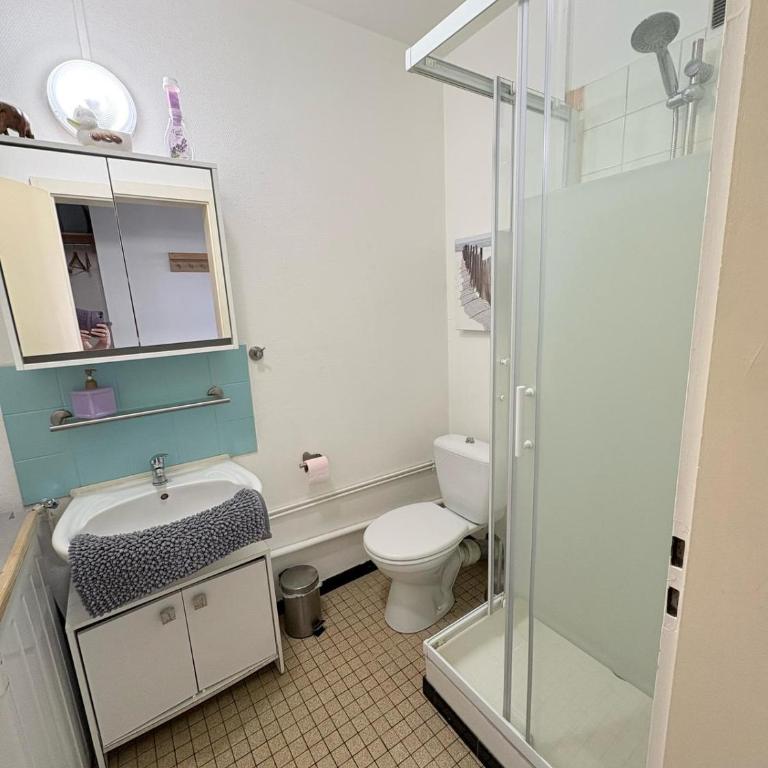 Studio RDC calme avec parking fermé près autoroute et tram C - One-Bedroom Apartment - 17