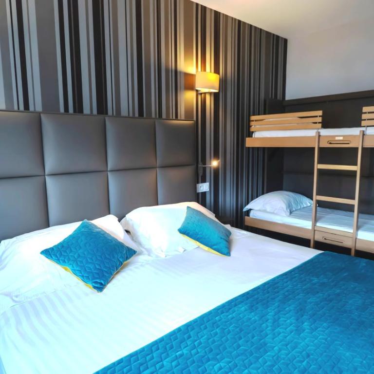 Hôtel d'Orléans - Chambre Prestige 1 à 4 Personnes - 12