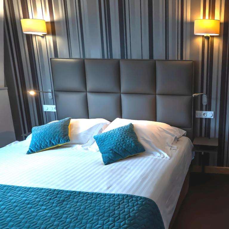 Hôtel d'Orléans - Chambre Prestige 1 à 4 Personnes - 13