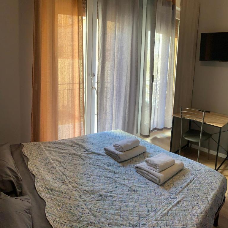 Riva Reno 4 Rooms - Camera Matrimoniale con Balcone - 2
