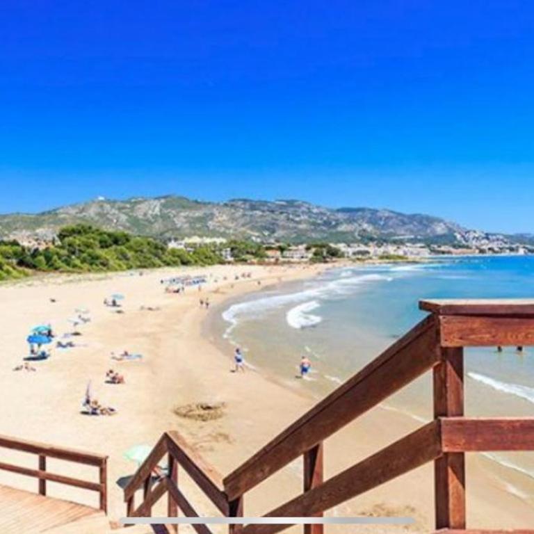 ENCANTADORA CASA CON PISCINA A 5 MIN PLAYA WIFI - Casa de 2 dormitorios - 41