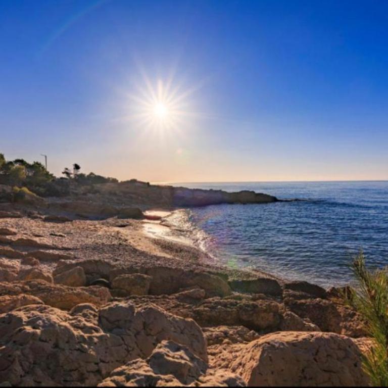 ENCANTADORA CASA CON PISCINA A 5 MIN PLAYA WIFI - Casa de 2 dormitorios - 43