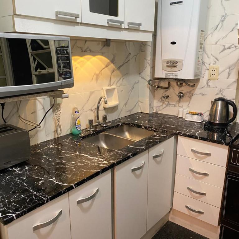 Departamento excelente, 3 ambientes en Caballito, balcón a la calle 4 personas - Apartamento de 2 dormitorios - 3