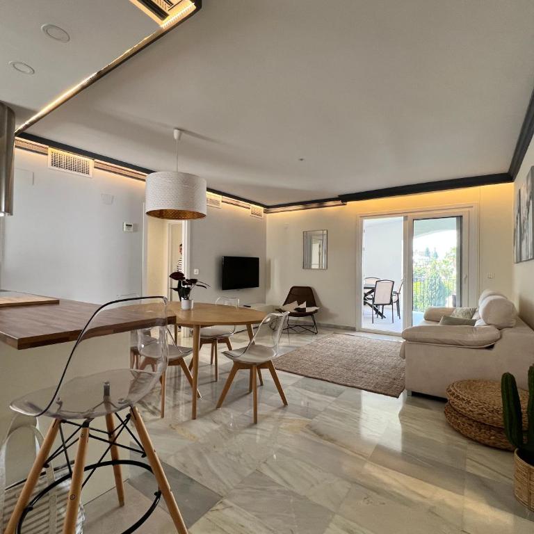 Jardines del Puerto Apartment for up to 6, totally refurbished 2025, gardens, pools, garage, wifi - Apartamento Deluxe - 2