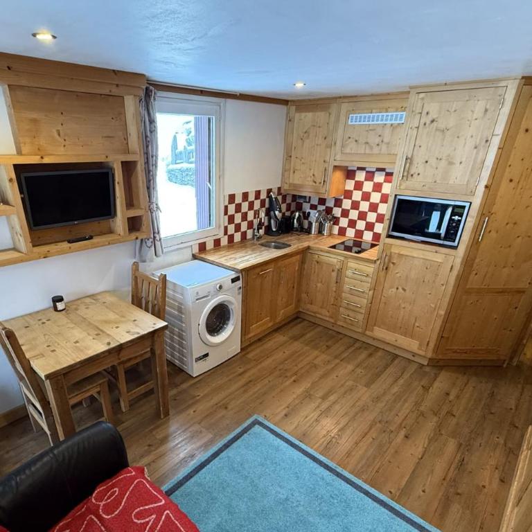 Le Nid Douillé du Crêt, parking et terrasse - Apartment mit 1 Schlafzimmer - 2