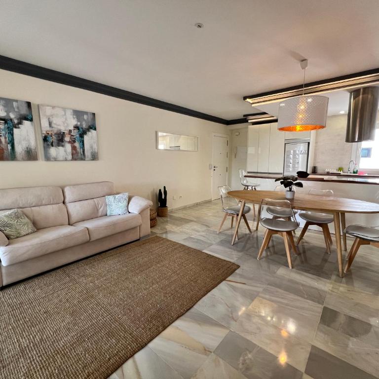 Jardines del Puerto Apartment for up to 6, totally refurbished 2025, gardens, pools, garage, wifi - Apartamento Deluxe - 6