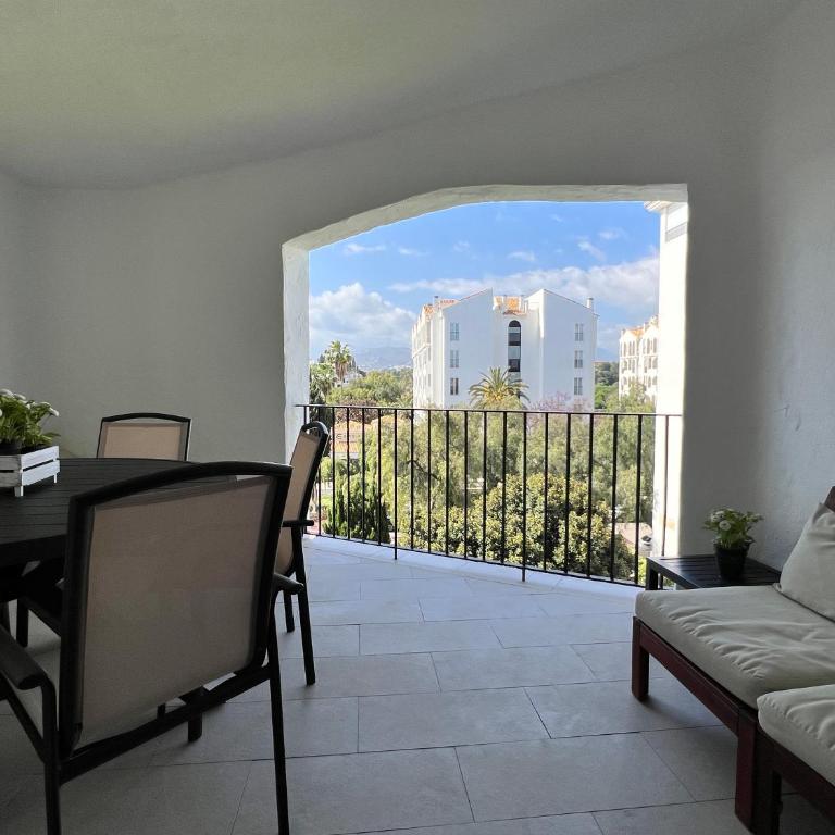 Jardines del Puerto Apartment for up to 6, totally refurbished 2025, gardens, pools, garage, wifi - Apartamento Deluxe - 4