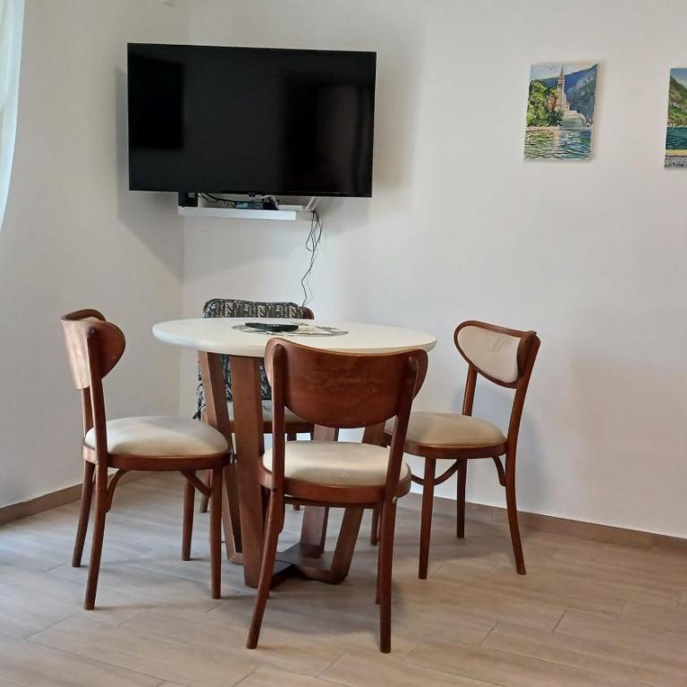 Apartments Tiha noć Kotor - One-Bedroom Apartment - Sea Side - 2