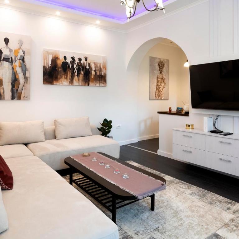 The Belfort Townhomes - Lux Salon - Two-Bedroom Apartment - 4