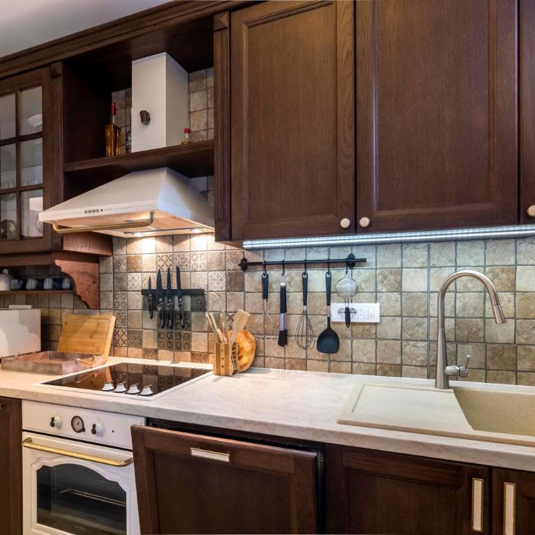The Belfort Townhomes - Lux Salon - Two-Bedroom Apartment - 7