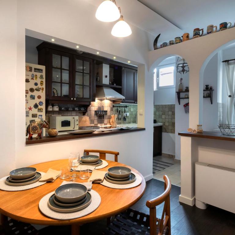 The Belfort Townhomes - Lux Salon - Two-Bedroom Apartment - 8