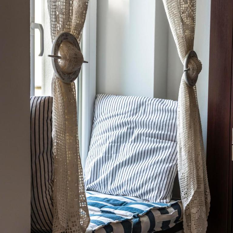 The Belfort Townhomes - Lux Salon - Two-Bedroom Apartment - 11