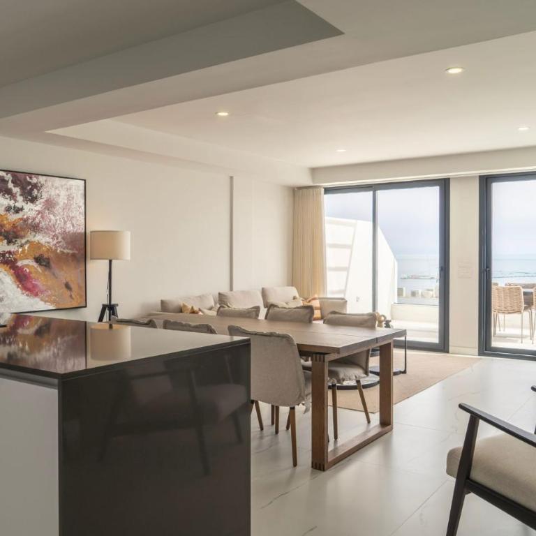 Modern Two-Bedroom Coastal Retreat with Panoramic Sea Views to Africa - Apartment - 4